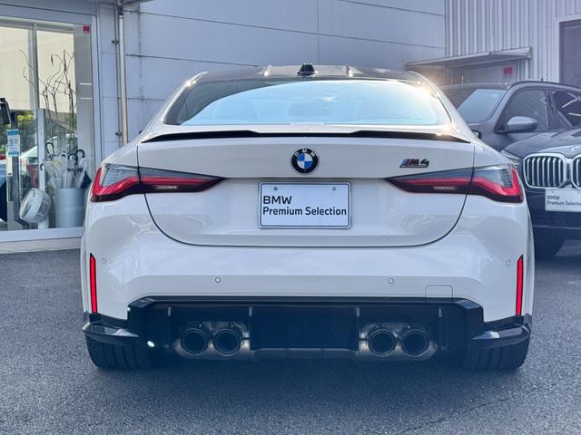 ｉＤｒｉｖｅコントローラーはナビ等のディスプレイ操作を行うものです。最先端の人間工学に基づいて設計されたコントローラーは、扱い方もごくシンプルなためすぐにその使い方を理解して直感的に操作することができ