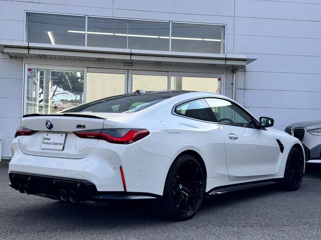 人間工学に基づき設計されたスポーティなシートは長距離ドライブにも最適です。