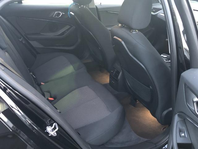 1シリーズ 118i プレイ 仕入車両・ストレージPKG・16インチAW・ACC AppleCarPlay・アンビエントライト・バックカメラ・オートホールド・電動シート・電動トランク・ミラーETC(21枚目)
