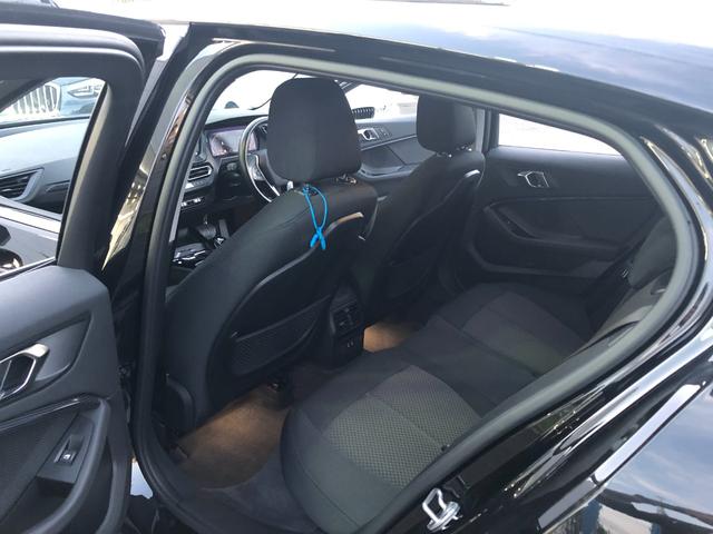 1シリーズ 118i プレイ 仕入車両・ストレージPKG・16インチAW・ACC AppleCarPlay・アンビエントライト・バックカメラ・オートホールド・電動シート・電動トランク・ミラーETC(23枚目)