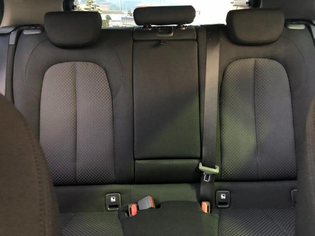 1シリーズ 118i プレイ 仕入車両・ストレージPKG・16インチAW・ACC AppleCarPlay・アンビエントライト・バックカメラ・オートホールド・電動シート・電動トランク・ミラーETC(25枚目)