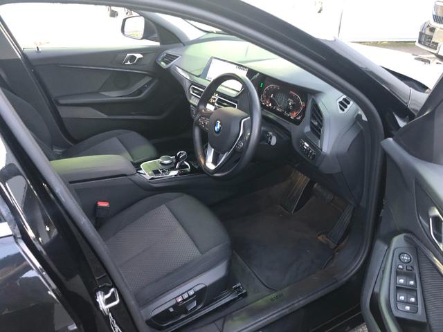 1シリーズ 118i プレイ 仕入車両・ストレージPKG・16インチAW・ACC AppleCarPlay・アンビエントライト・バックカメラ・オートホールド・電動シート・電動トランク・ミラーETC(34枚目)