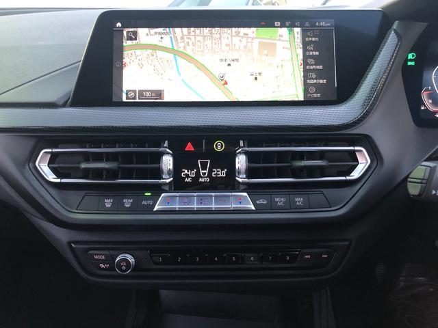 1シリーズ 118i プレイ 仕入車両・ストレージPKG・16インチAW・ACC AppleCarPlay・アンビエントライト・バックカメラ・オートホールド・電動シート・電動トランク・ミラーETC(52枚目)