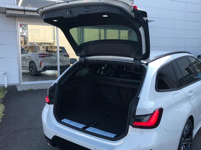 人間工学に基づき設計されたスポーティなシートは長距離ドライブにも最適です。