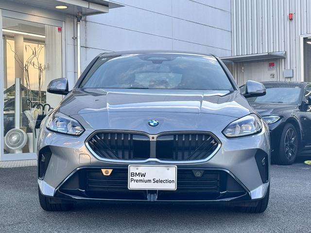 １シリーズ １２０　Ｍスポーツ　試乗車・テクノロジーＰＫＧ・ＡｐｐｌｅＣａｒＰｌａｙ・ａｎｄｒｏｉｄオート・アンビエントライト・全方位カメラ・オートホールド・ヘッドＵＰディスプレイ・インテリアカメラ・電動シート・ミラーＥＴＣ（6枚目）