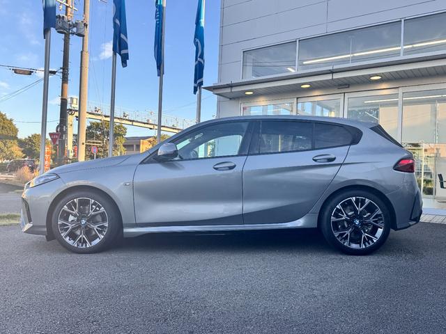 １シリーズ １２０　Ｍスポーツ　試乗車・テクノロジーＰＫＧ・ＡｐｐｌｅＣａｒＰｌａｙ・ａｎｄｒｏｉｄオート・アンビエントライト・全方位カメラ・オートホールド・ヘッドＵＰディスプレイ・インテリアカメラ・電動シート・ミラーＥＴＣ（9枚目）