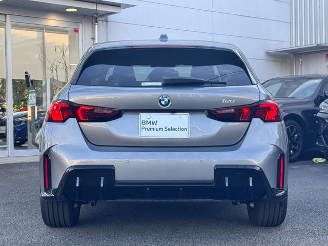 １シリーズ １２０　Ｍスポーツ　試乗車・テクノロジーＰＫＧ・ＡｐｐｌｅＣａｒＰｌａｙ・ａｎｄｒｏｉｄオート・アンビエントライト・全方位カメラ・オートホールド・ヘッドＵＰディスプレイ・インテリアカメラ・電動シート・ミラーＥＴＣ（10枚目）