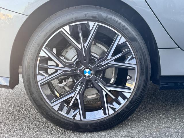 １シリーズ １２０　Ｍスポーツ　試乗車・テクノロジーＰＫＧ・ＡｐｐｌｅＣａｒＰｌａｙ・ａｎｄｒｏｉｄオート・アンビエントライト・全方位カメラ・オートホールド・ヘッドＵＰディスプレイ・インテリアカメラ・電動シート・ミラーＥＴＣ（13枚目）
