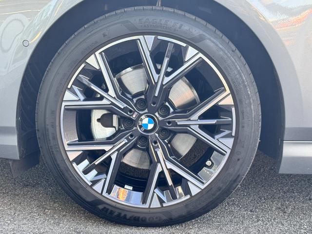 １シリーズ １２０　Ｍスポーツ　試乗車・テクノロジーＰＫＧ・ＡｐｐｌｅＣａｒＰｌａｙ・ａｎｄｒｏｉｄオート・アンビエントライト・全方位カメラ・オートホールド・ヘッドＵＰディスプレイ・インテリアカメラ・電動シート・ミラーＥＴＣ（15枚目）