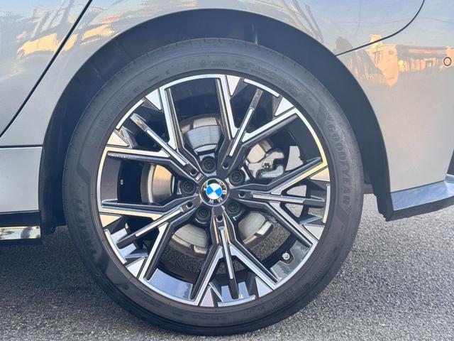 １シリーズ １２０　Ｍスポーツ　試乗車・テクノロジーＰＫＧ・ＡｐｐｌｅＣａｒＰｌａｙ・ａｎｄｒｏｉｄオート・アンビエントライト・全方位カメラ・オートホールド・ヘッドＵＰディスプレイ・インテリアカメラ・電動シート・ミラーＥＴＣ（16枚目）