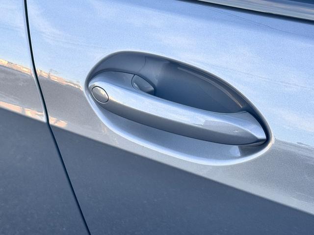 １シリーズ １２０　Ｍスポーツ　試乗車・テクノロジーＰＫＧ・ＡｐｐｌｅＣａｒＰｌａｙ・ａｎｄｒｏｉｄオート・アンビエントライト・全方位カメラ・オートホールド・ヘッドＵＰディスプレイ・インテリアカメラ・電動シート・ミラーＥＴＣ（24枚目）