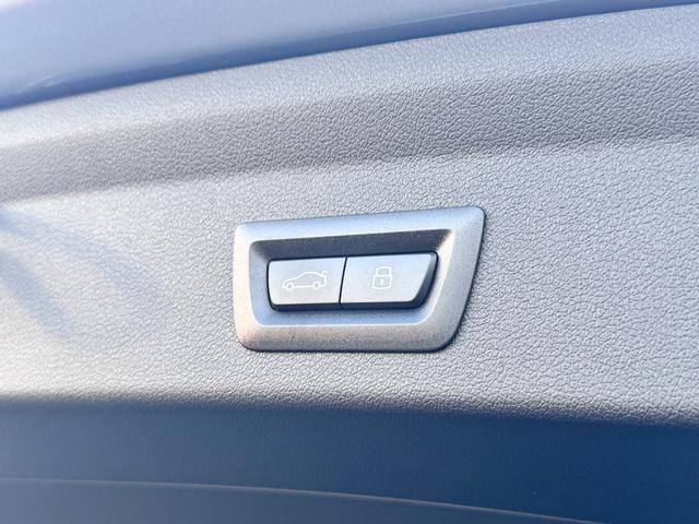 １シリーズ １２０　Ｍスポーツ　試乗車・テクノロジーＰＫＧ・ＡｐｐｌｅＣａｒＰｌａｙ・ａｎｄｒｏｉｄオート・アンビエントライト・全方位カメラ・オートホールド・ヘッドＵＰディスプレイ・インテリアカメラ・電動シート・ミラーＥＴＣ（29枚目）
