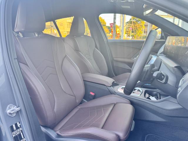 １シリーズ １２０　Ｍスポーツ　試乗車・テクノロジーＰＫＧ・ＡｐｐｌｅＣａｒＰｌａｙ・ａｎｄｒｏｉｄオート・アンビエントライト・全方位カメラ・オートホールド・ヘッドＵＰディスプレイ・インテリアカメラ・電動シート・ミラーＥＴＣ（30枚目）
