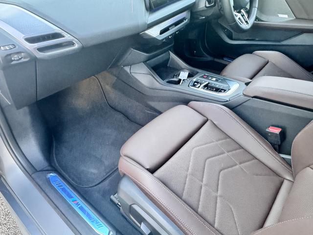 １シリーズ １２０　Ｍスポーツ　試乗車・テクノロジーＰＫＧ・ＡｐｐｌｅＣａｒＰｌａｙ・ａｎｄｒｏｉｄオート・アンビエントライト・全方位カメラ・オートホールド・ヘッドＵＰディスプレイ・インテリアカメラ・電動シート・ミラーＥＴＣ（36枚目）