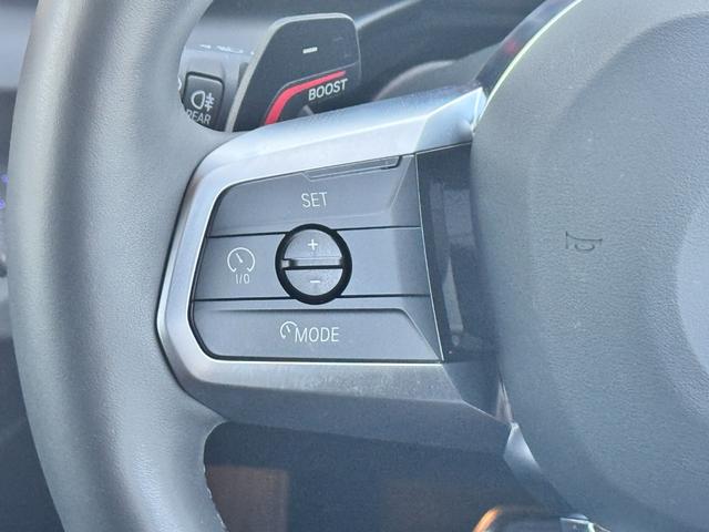 １シリーズ １２０　Ｍスポーツ　試乗車・テクノロジーＰＫＧ・ＡｐｐｌｅＣａｒＰｌａｙ・ａｎｄｒｏｉｄオート・アンビエントライト・全方位カメラ・オートホールド・ヘッドＵＰディスプレイ・インテリアカメラ・電動シート・ミラーＥＴＣ（44枚目）