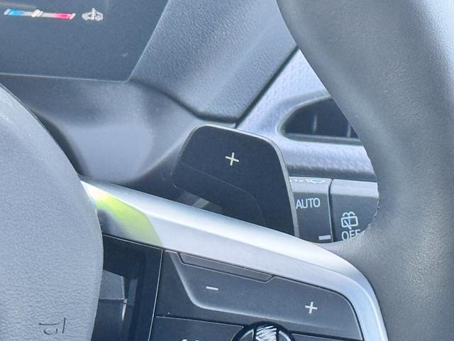 １シリーズ １２０　Ｍスポーツ　試乗車・テクノロジーＰＫＧ・ＡｐｐｌｅＣａｒＰｌａｙ・ａｎｄｒｏｉｄオート・アンビエントライト・全方位カメラ・オートホールド・ヘッドＵＰディスプレイ・インテリアカメラ・電動シート・ミラーＥＴＣ（46枚目）
