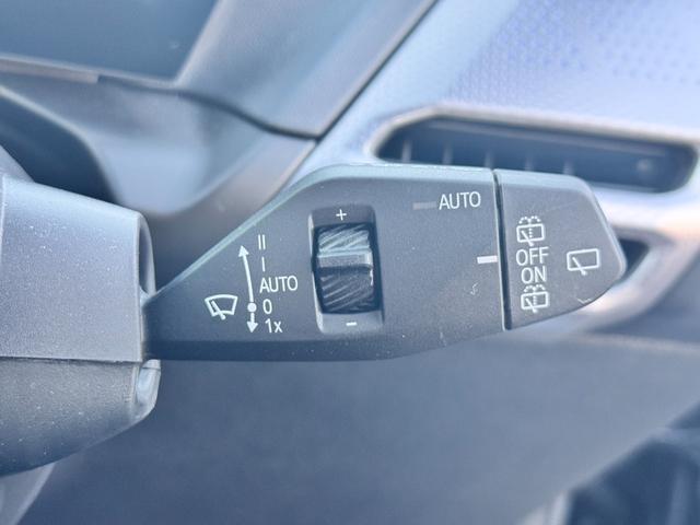 １シリーズ １２０　Ｍスポーツ　試乗車・テクノロジーＰＫＧ・ＡｐｐｌｅＣａｒＰｌａｙ・ａｎｄｒｏｉｄオート・アンビエントライト・全方位カメラ・オートホールド・ヘッドＵＰディスプレイ・インテリアカメラ・電動シート・ミラーＥＴＣ（49枚目）