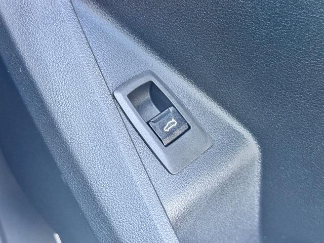 １シリーズ １２０　Ｍスポーツ　試乗車・テクノロジーＰＫＧ・ＡｐｐｌｅＣａｒＰｌａｙ・ａｎｄｒｏｉｄオート・アンビエントライト・全方位カメラ・オートホールド・ヘッドＵＰディスプレイ・インテリアカメラ・電動シート・ミラーＥＴＣ（52枚目）