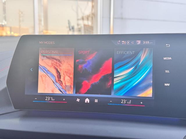 １シリーズ １２０　Ｍスポーツ　試乗車・テクノロジーＰＫＧ・ＡｐｐｌｅＣａｒＰｌａｙ・ａｎｄｒｏｉｄオート・アンビエントライト・全方位カメラ・オートホールド・ヘッドＵＰディスプレイ・インテリアカメラ・電動シート・ミラーＥＴＣ（59枚目）