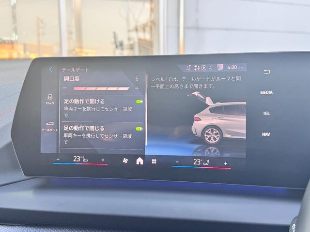 １シリーズ １２０　Ｍスポーツ　試乗車・テクノロジーＰＫＧ・ＡｐｐｌｅＣａｒＰｌａｙ・ａｎｄｒｏｉｄオート・アンビエントライト・全方位カメラ・オートホールド・ヘッドＵＰディスプレイ・インテリアカメラ・電動シート・ミラーＥＴＣ（63枚目）