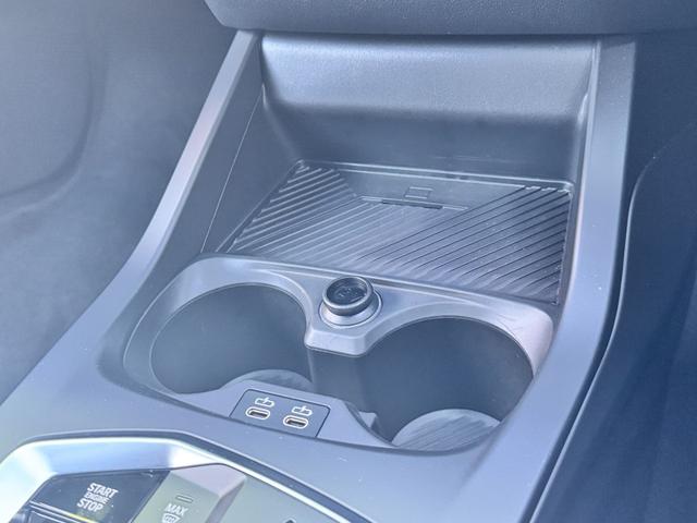 １シリーズ １２０　Ｍスポーツ　試乗車・テクノロジーＰＫＧ・ＡｐｐｌｅＣａｒＰｌａｙ・ａｎｄｒｏｉｄオート・アンビエントライト・全方位カメラ・オートホールド・ヘッドＵＰディスプレイ・インテリアカメラ・電動シート・ミラーＥＴＣ（66枚目）