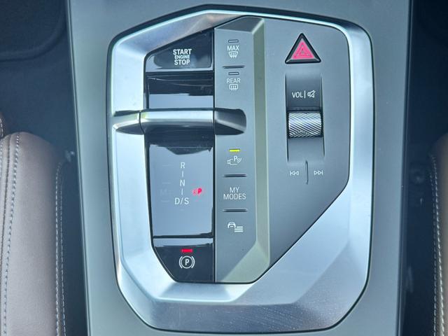 １シリーズ １２０　Ｍスポーツ　試乗車・テクノロジーＰＫＧ・ＡｐｐｌｅＣａｒＰｌａｙ・ａｎｄｒｏｉｄオート・アンビエントライト・全方位カメラ・オートホールド・ヘッドＵＰディスプレイ・インテリアカメラ・電動シート・ミラーＥＴＣ（68枚目）