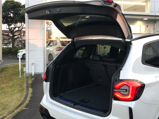 人間工学に基づき設計されたスポーティなシートは長距離ドライブにも最適です。