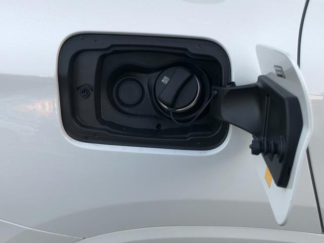 ステアリングホイールにオーディオ・リモート・コントロール・ボタンを配置。手を離さず、素早く安全に操作することができます。