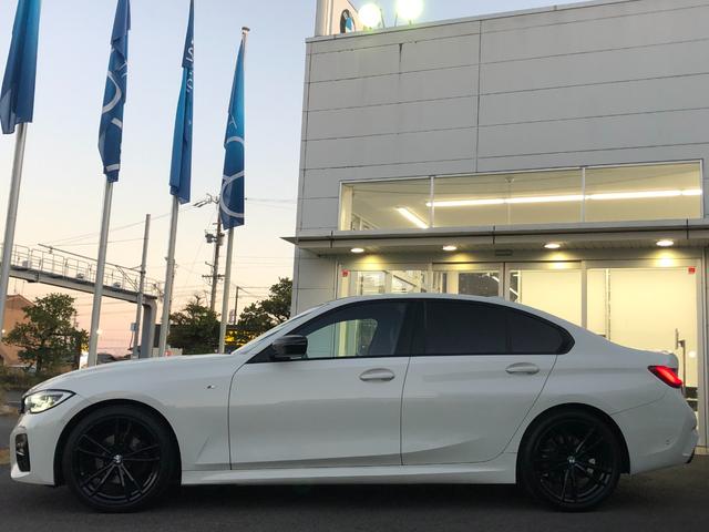 3シリーズ 320dxDriveMスポーツエディションサンライズ 仕入車両・限定車・ブラックキドニーグリル・19インチブラックホイール・Mリアスポイラ―・ブラックサイドミラー・AppleCarPlay・アンビエントライト・Mシートベルト・バックカメラ・ミラーETC(10枚目)