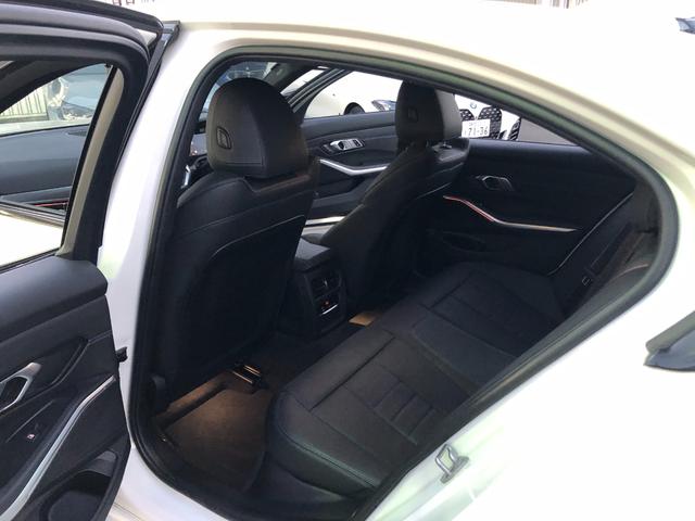 3シリーズ 320dxDriveMスポーツエディションサンライズ 仕入車両・限定車・ブラックキドニーグリル・19インチブラックホイール・Mリアスポイラ―・ブラックサイドミラー・AppleCarPlay・アンビエントライト・Mシートベルト・バックカメラ・ミラーETC(22枚目)