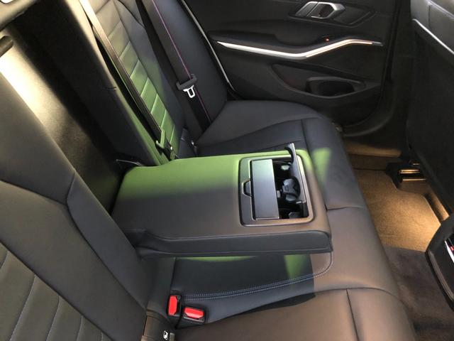 3シリーズ 320dxDriveMスポーツエディションサンライズ 仕入車両・限定車・ブラックキドニーグリル・19インチブラックホイール・Mリアスポイラ―・ブラックサイドミラー・AppleCarPlay・アンビエントライト・Mシートベルト・バックカメラ・ミラーETC(25枚目)