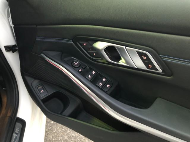 3シリーズ 320dxDriveMスポーツエディションサンライズ 仕入車両・限定車・ブラックキドニーグリル・19インチブラックホイール・Mリアスポイラ―・ブラックサイドミラー・AppleCarPlay・アンビエントライト・Mシートベルト・バックカメラ・ミラーETC(37枚目)