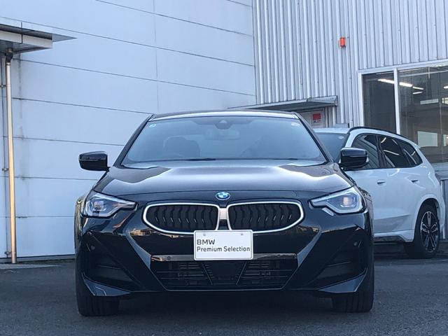 2シリーズ 220iクーペ Mスポーツ 試乗車・Mスポーツシート・19インチAW・ACC・AppleCarPlay・アンビエントライト・全方位カメラ・オートホールド・ステアリングヒーター・ヘッドUPディスプレイ・黒革シート・ミラーETC(9枚目)