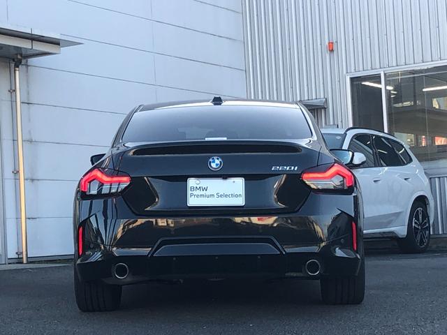 2シリーズ 220iクーペ Mスポーツ 試乗車・Mスポーツシート・19インチAW・ACC・AppleCarPlay・アンビエントライト・全方位カメラ・オートホールド・ステアリングヒーター・ヘッドUPディスプレイ・黒革シート・ミラーETC(14枚目)