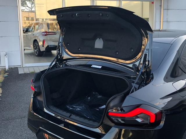 2シリーズ 220iクーペ Mスポーツ 試乗車・Mスポーツシート・19インチAW・ACC・AppleCarPlay・アンビエントライト・全方位カメラ・オートホールド・ステアリングヒーター・ヘッドUPディスプレイ・黒革シート・ミラーETC(16枚目)