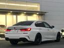 320dxDriveMスポーツエディションサンライズ 仕入車両・限定車・ブラックキドニーグリル・19インチブラックホイール・Mリアスポイラ―・ブラックサイドミラー・AppleCarPlay・アンビエントライト・Mシートベルト・バックカメラ・ミラーETC(11枚目)