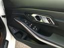 320dxDriveMスポーツエディションサンライズ 仕入車両・限定車・ブラックキドニーグリル・19インチブラックホイール・Mリアスポイラ―・ブラックサイドミラー・AppleCarPlay・アンビエントライト・Mシートベルト・バックカメラ・ミラーETC(37枚目)