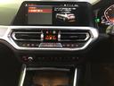 320dxDriveMスポーツエディションサンライズ 仕入車両・限定車・ブラックキドニーグリル・19インチブラックホイール・Mリアスポイラ―・ブラックサイドミラー・AppleCarPlay・アンビエントライト・Mシートベルト・バックカメラ・ミラーETC(55枚目)
