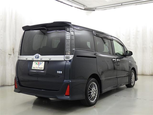 ヴォクシー ハイブリッドＺＳ　煌ＩＩ　衝突被害軽減システム　メモリーナビ　フルセグ　バックカメラ　ＥＴＣ　ＣＤ　後席モニター　ＬＥＤヘッドランプ　両側電動スライド　乗車定員７人　３列シート　スマートキー　キーレス　ハイブリッド（6枚目）