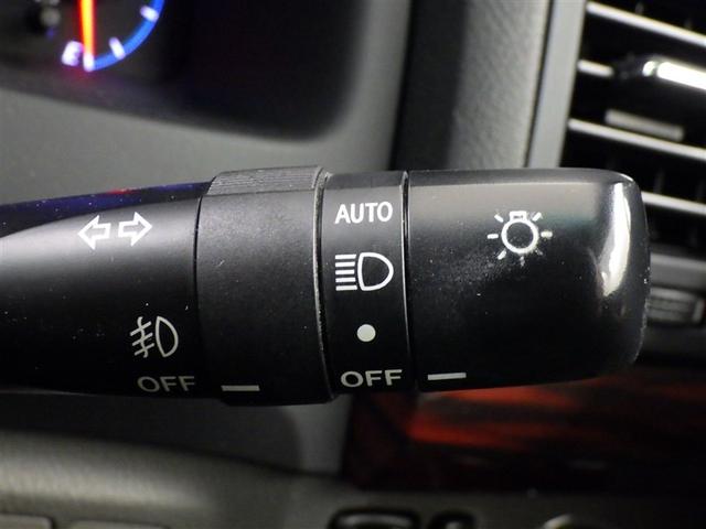 トンネルなど、周囲の明るさの変化でランプ類を自動オン・オフするコンライトです（消し忘れ防止機能付）