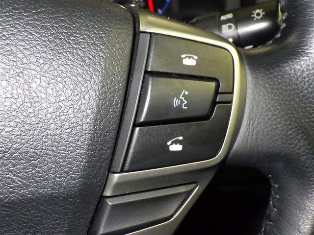 ステアリングスイッチ付き。前方から目を離すことなく操作することが可能です。