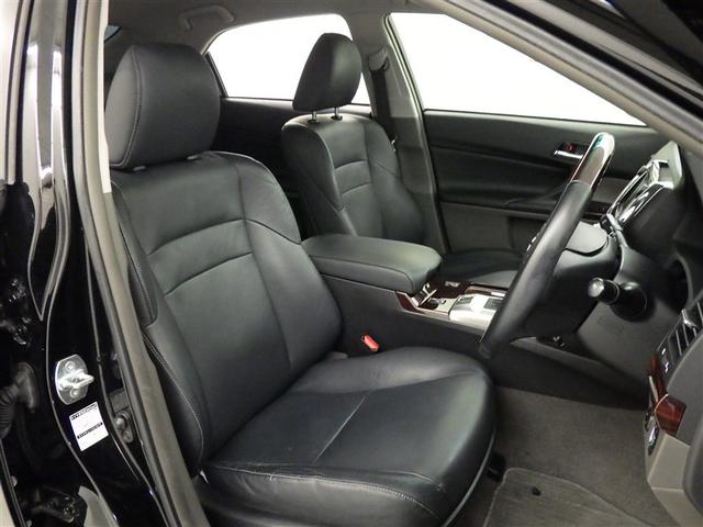 シンプルながらホールドの良いシートです。　しっかり、ホールドしてくれるシートの方が長く座っていても疲れにくいんですよ。