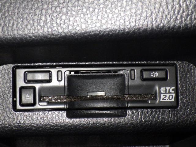 クラウンクロスオーバー Ｇ　衝突被害軽減システム　フルセグ　バックカメラ　ＥＴＣ　ミュージックプレイヤー接続可　電動シート　オートクルーズコントロール　ＬＥＤヘッドランプ　スマートキー　キーレス　４ＷＤ　ハイブリッド（14枚目）