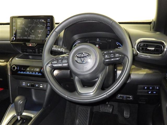 ヤリスクロス ハイブリッドＺ　衝突被害軽減システム　メモリーナビ　フルセグ　バックカメラ　ＥＴＣ　ドラレコ　ミュージックプレイヤー接続可　電動シート　オートクルーズコントロール　ＬＥＤヘッドランプ　スマートキー　キーレス（9枚目）