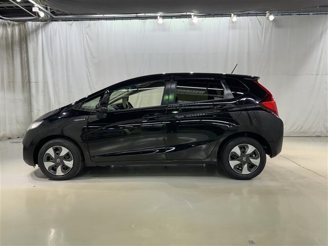 フィットハイブリッド Ｆパッケージ　コンフォートエディション　衝突被害軽減システム　メモリーナビ　フルセグ　バックカメラ　ＥＴＣ　ＣＤ　ミュージックプレイヤー接続可　ＤＶＤ再生　スマートキー　キーレス　ハイブリッド（5枚目）