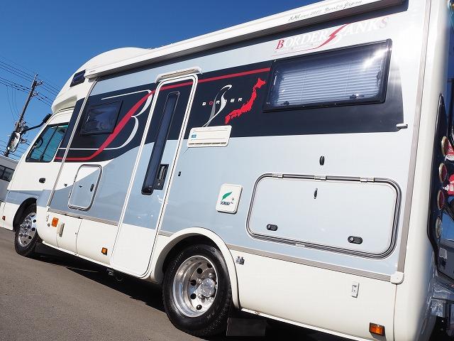 ナッツRVボーダーバンクス ツインソーラー/ドメティック2500発電機/家庭用エアコン/FFヒーター/電子レンジ/地デジアンテナ/エアサス/社外スタビ/冷蔵庫/ルーフベント/電動サイドオーニング(19枚目)