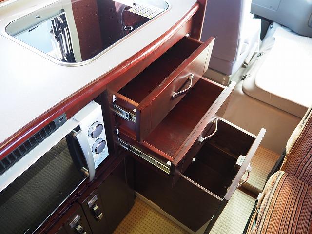 ナッツRVボーダーバンクス ツインソーラー/ドメティック2500発電機/家庭用エアコン/FFヒーター/電子レンジ/地デジアンテナ/エアサス/社外スタビ/冷蔵庫/ルーフベント/電動サイドオーニング(50枚目)