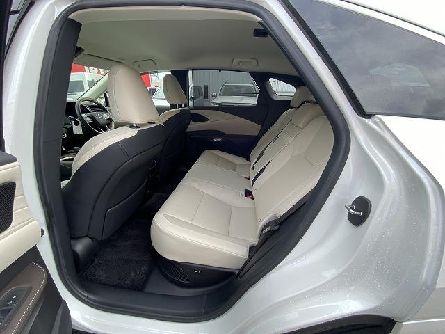 ＲＸ ＲＸ３５０ｈ　バージョンＬ　／ワンオーナー／ＬＥＸＵＳセーフティ＋／１４インチディスプレイナビ／全方位カメラ／白革パワーシート／ベンチレーション＆シートヒーター／三眼ＬＥＤヘッドライト／パワーバックドア（26枚目）