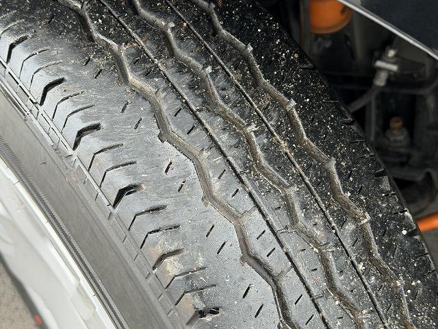 ハイエースバン  Kworks製オーロラエクスクルーシブ/ファイブスター/ケイワークス/4WD/リチウム300A/スポットエアコン/FFヒーター/ソーラーパネル/インバーター/冷蔵庫/インナーミラー/パノラミックビュー(3枚目)