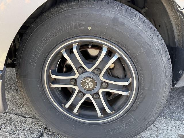 ＮＶ３５０キャラバンバン 　トイファクトリー製ハミルトン／ディーゼル２ＷＤ／エアロソーラー／ＦＦヒーター／１５００Ｗインバーター／冷蔵庫／上段ベッドマット（4枚目）